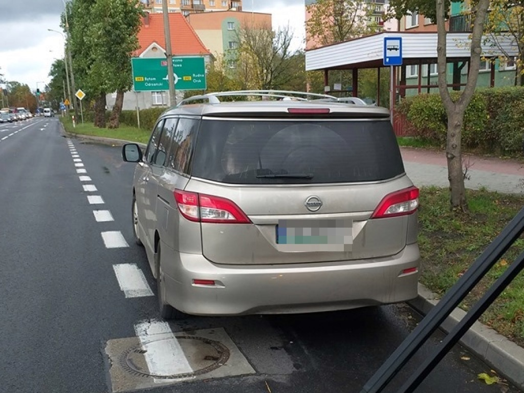 Tutaj nagminnie łamie się przepisy! Zatoczki to nie parkingi