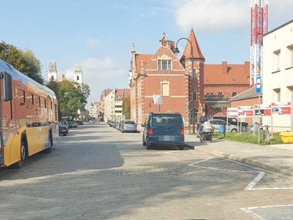 Tutaj nagminnie łamie się przepisy! Zatoczki to nie parkingi