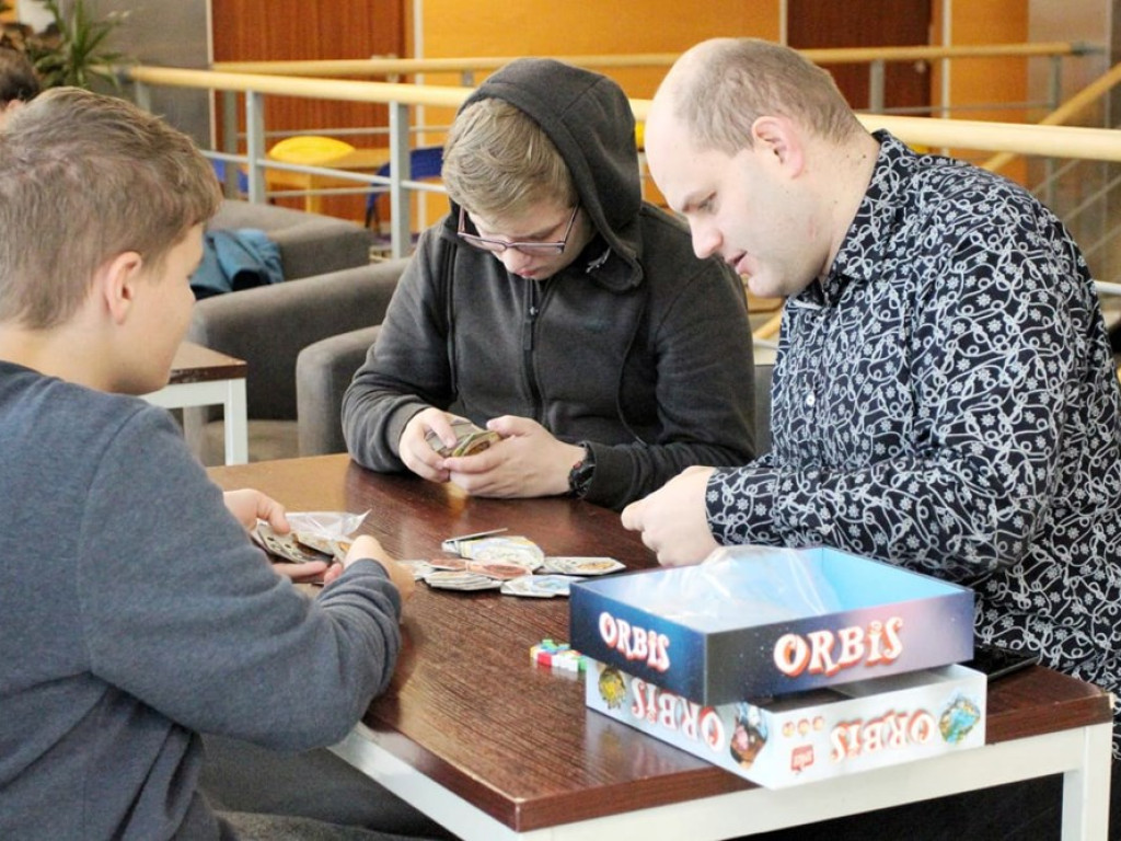 Można pograć w gry planszowe i miło spędzić czas