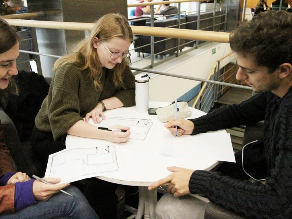 Można pograć w gry planszowe i miło spędzić czas