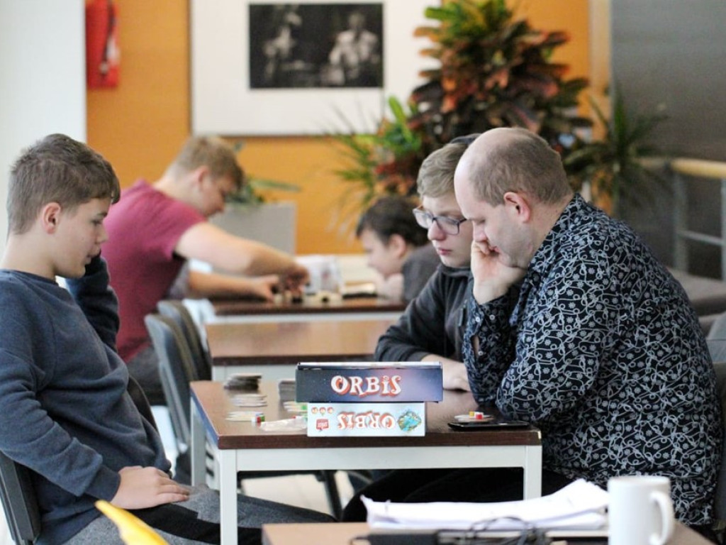 Można pograć w gry planszowe i miło spędzić czas