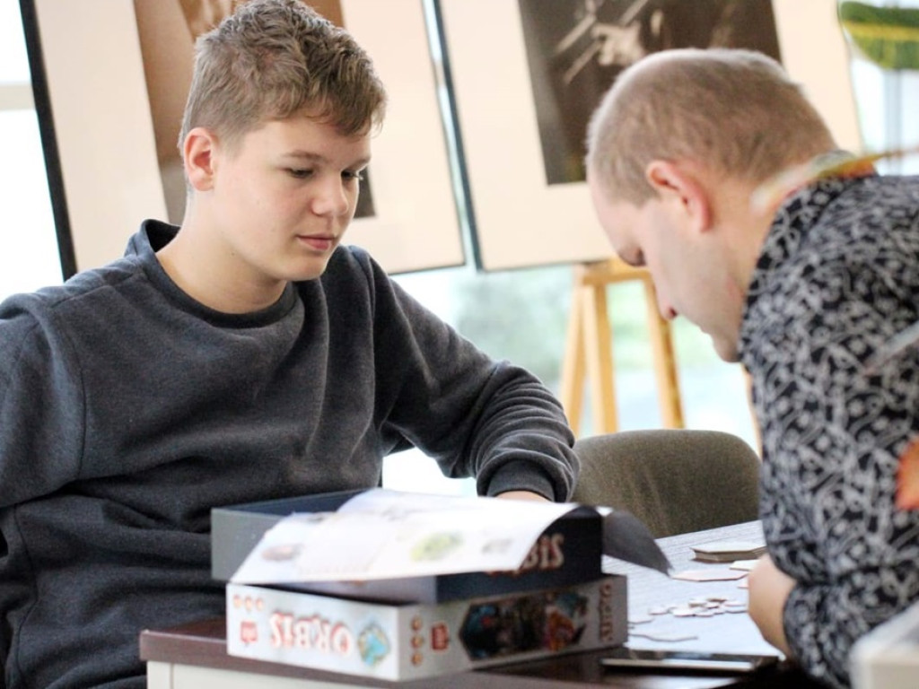 Można pograć w gry planszowe i miło spędzić czas