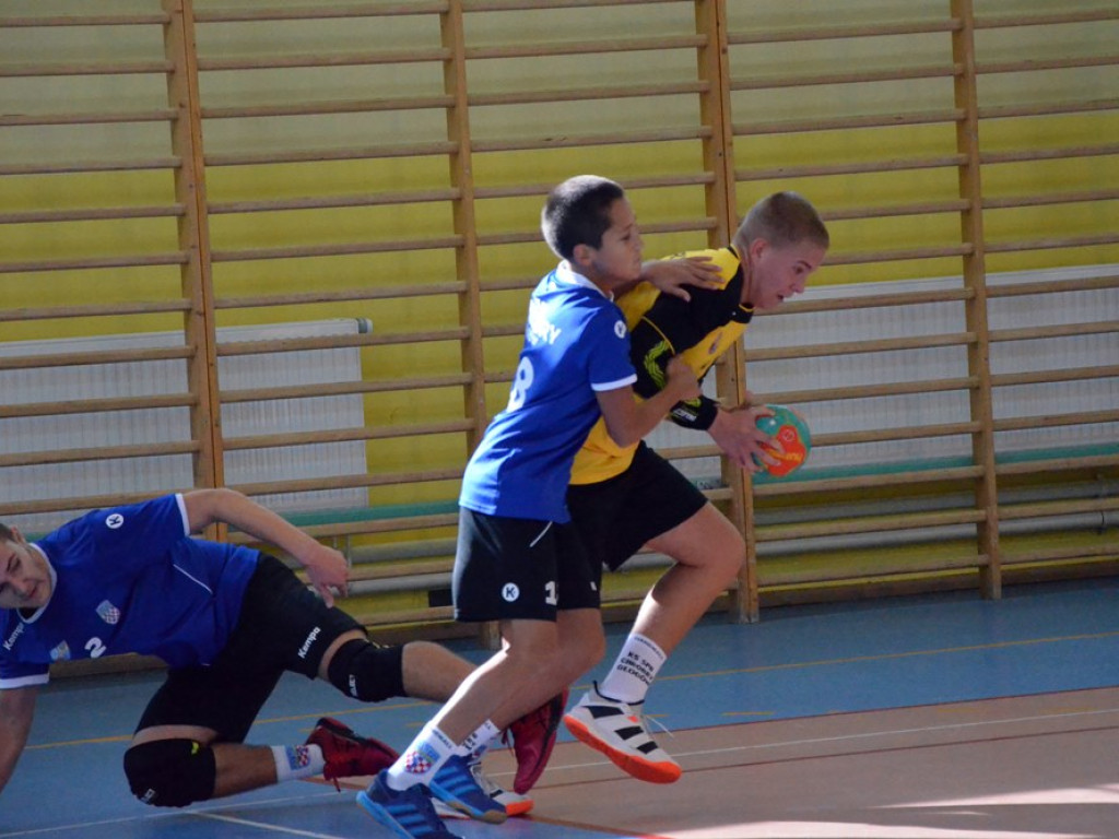 Młodzicy Chrobrego na parkiecie. Był to bratobójczy pojedynek