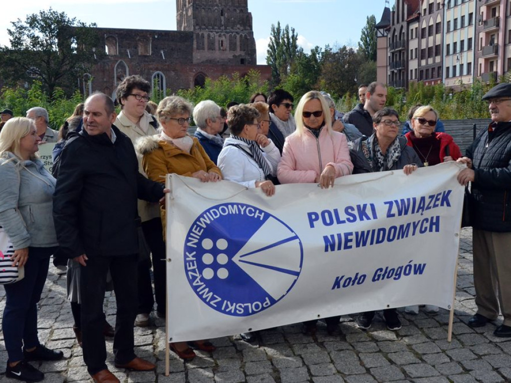Dziesięć postulatów niepełnosprawnych i starszych. Manifestowali przed ratuszem