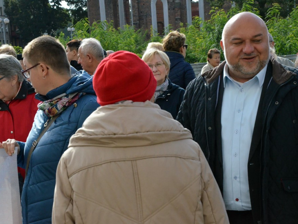 Dziesięć postulatów niepełnosprawnych i starszych. Manifestowali przed ratuszem