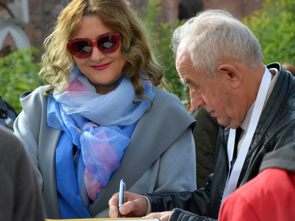 Dziesięć postulatów niepełnosprawnych i starszych. Manifestowali przed ratuszem