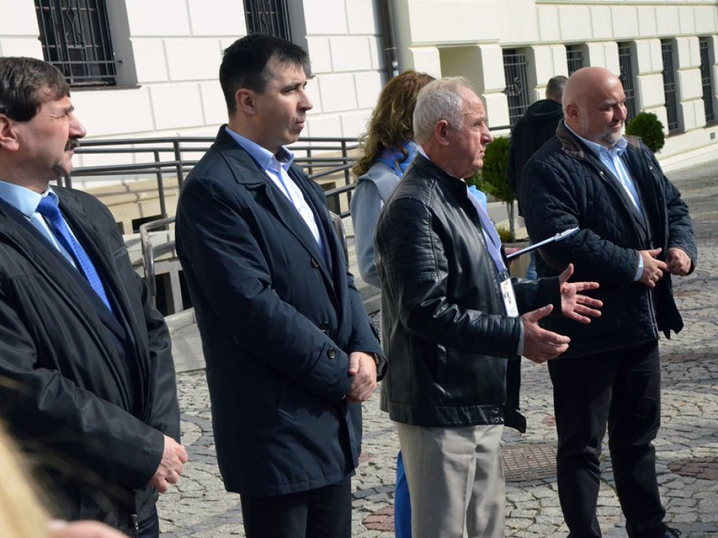 Dziesięć postulatów niepełnosprawnych i starszych. Manifestowali przed ratuszem