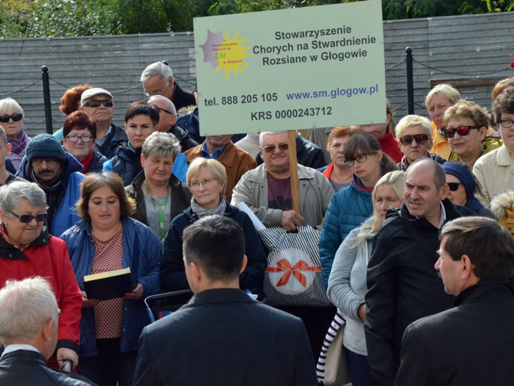 Dziesięć postulatów niepełnosprawnych i starszych. Manifestowali przed ratuszem