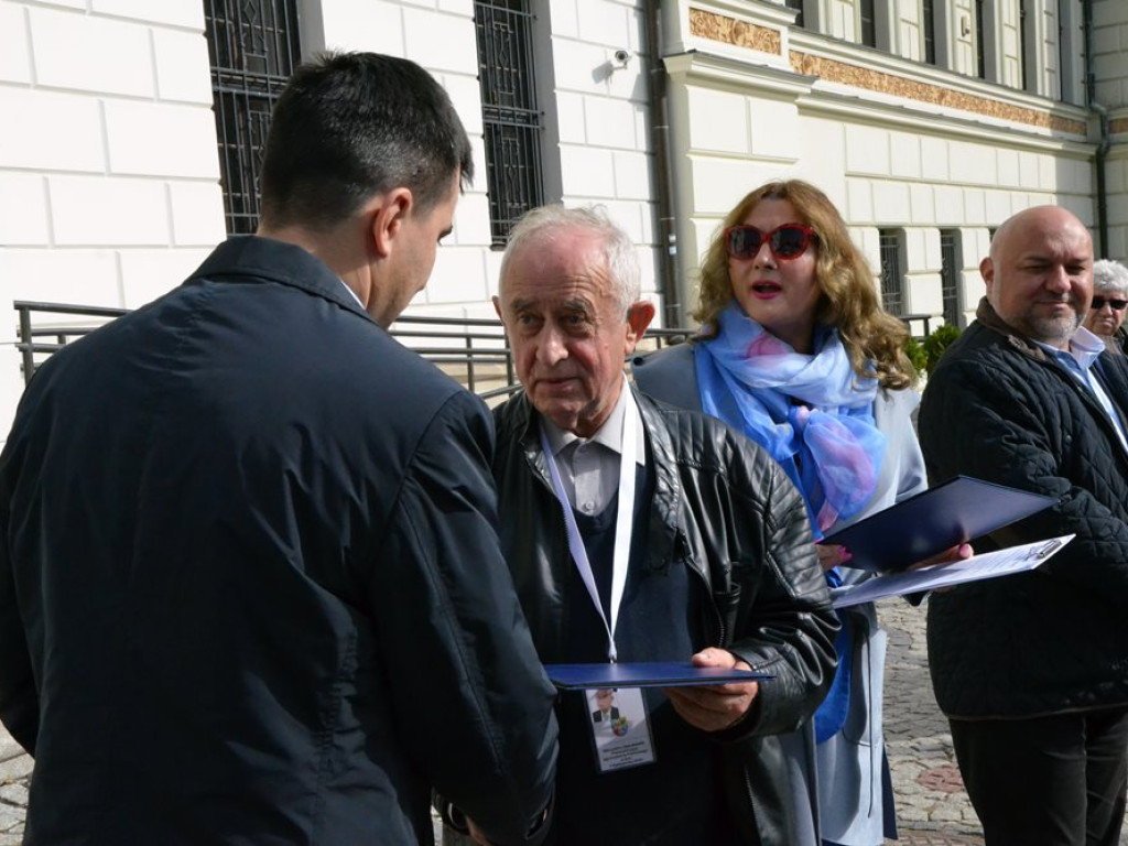 Dziesięć postulatów niepełnosprawnych i starszych. Manifestowali przed ratuszem