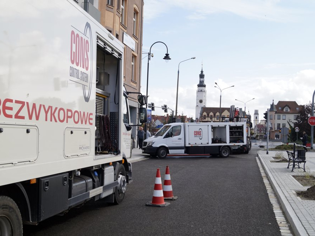 Kosmici na głogowskich ulicach? Nie, to nowoczesna renowacja kanalizacji miejskiej