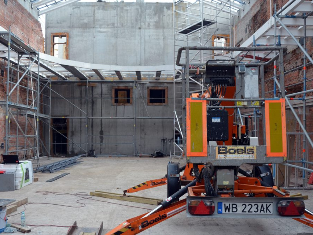 Dwa lata temu były tam ruiny. Dziś miejski teatr wygląda zupełnie inaczej