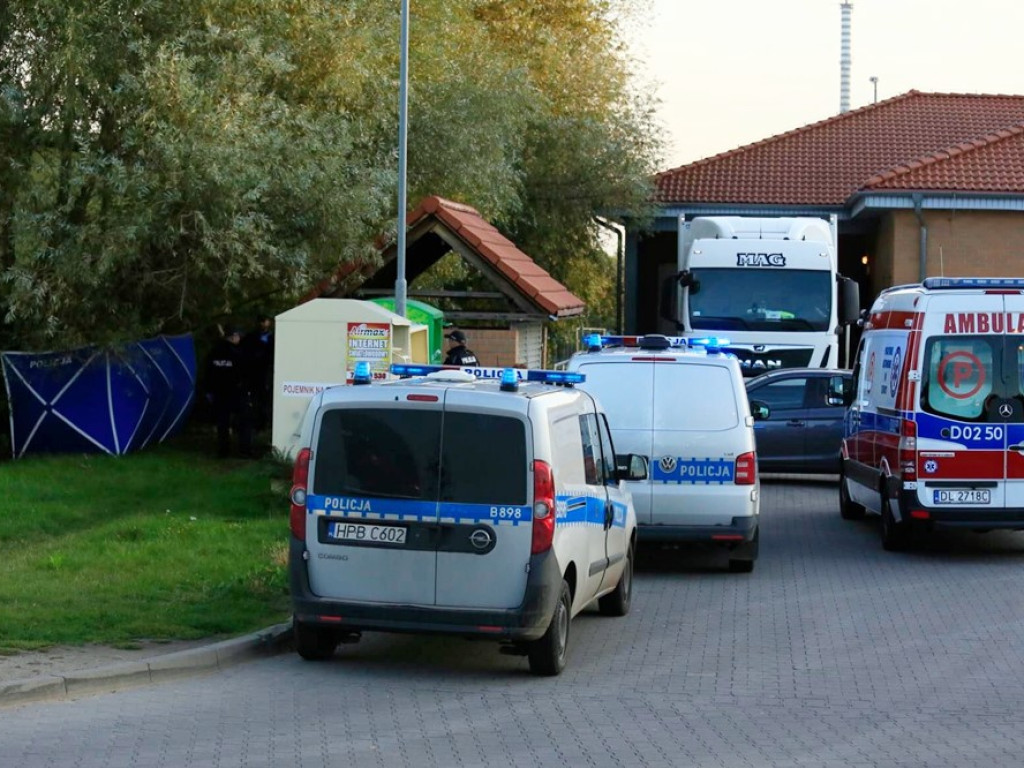 Tajemniczy zgon przy ulicy Kazimierza Wielkiego. Ciało znaleźli w krzakach