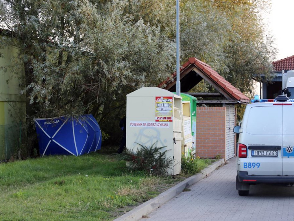 Tajemniczy zgon przy ulicy Kazimierza Wielkiego. Ciało znaleźli w krzakach