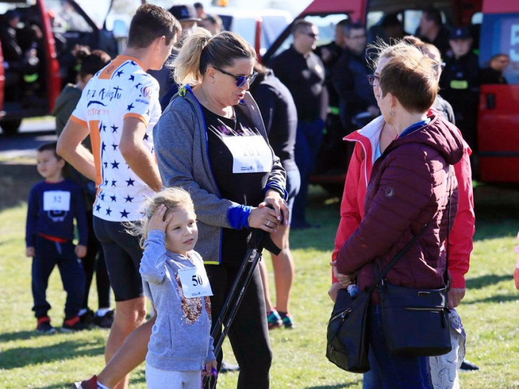 Biegną dla 7-letnie Weroniki, aby pomóc. Sportowa rywalizacja schodzi na dalszy plan