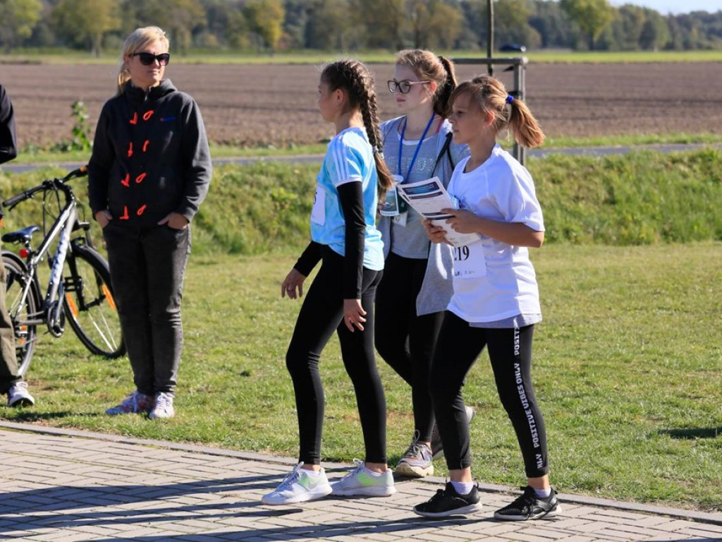 Biegną dla 7-letnie Weroniki, aby pomóc. Sportowa rywalizacja schodzi na dalszy plan
