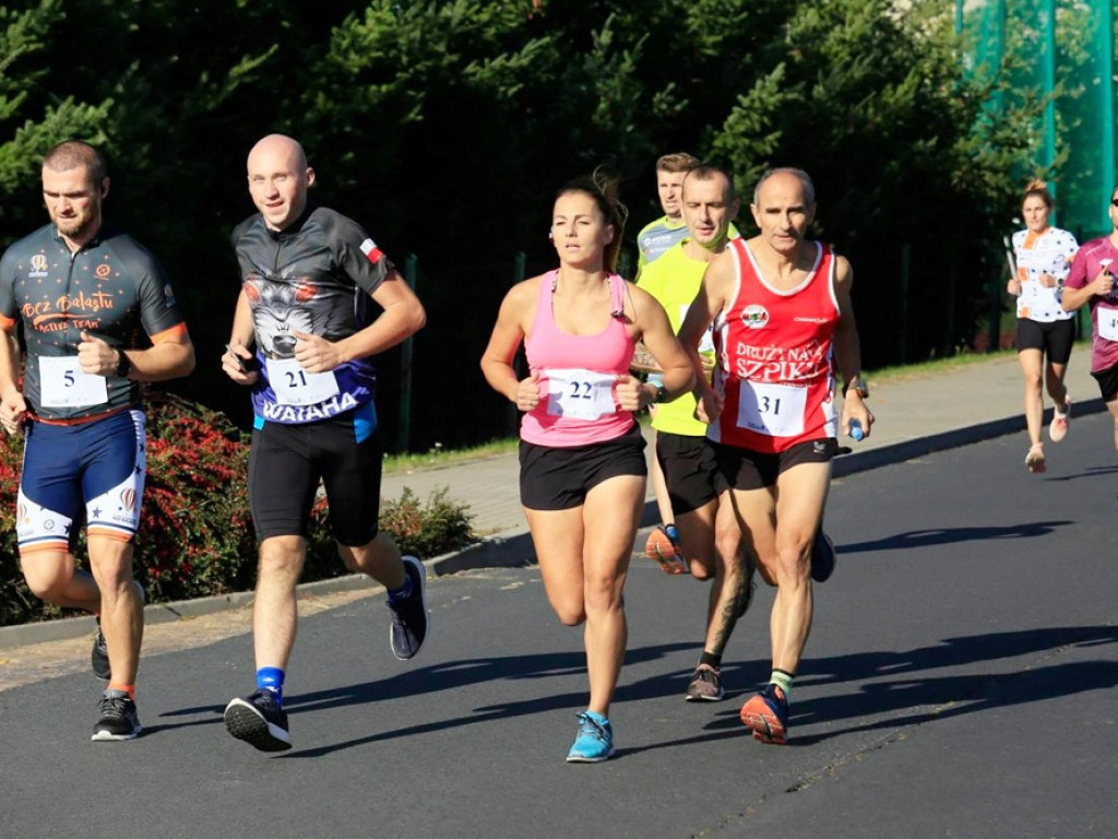 Biegną dla 7-letnie Weroniki, aby pomóc. Sportowa rywalizacja schodzi na dalszy plan