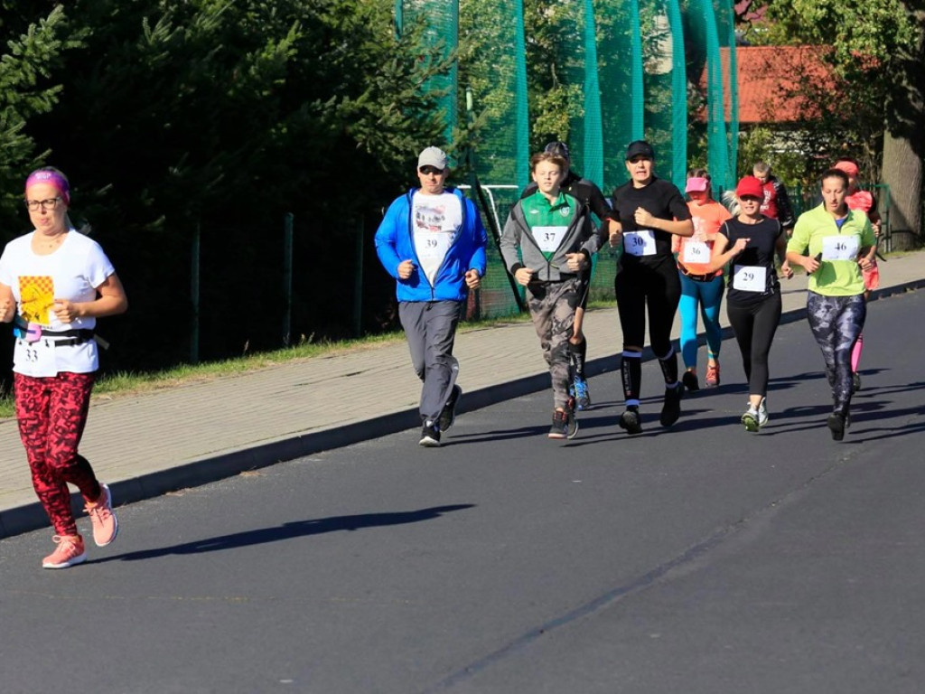 Biegną dla 7-letnie Weroniki, aby pomóc. Sportowa rywalizacja schodzi na dalszy plan