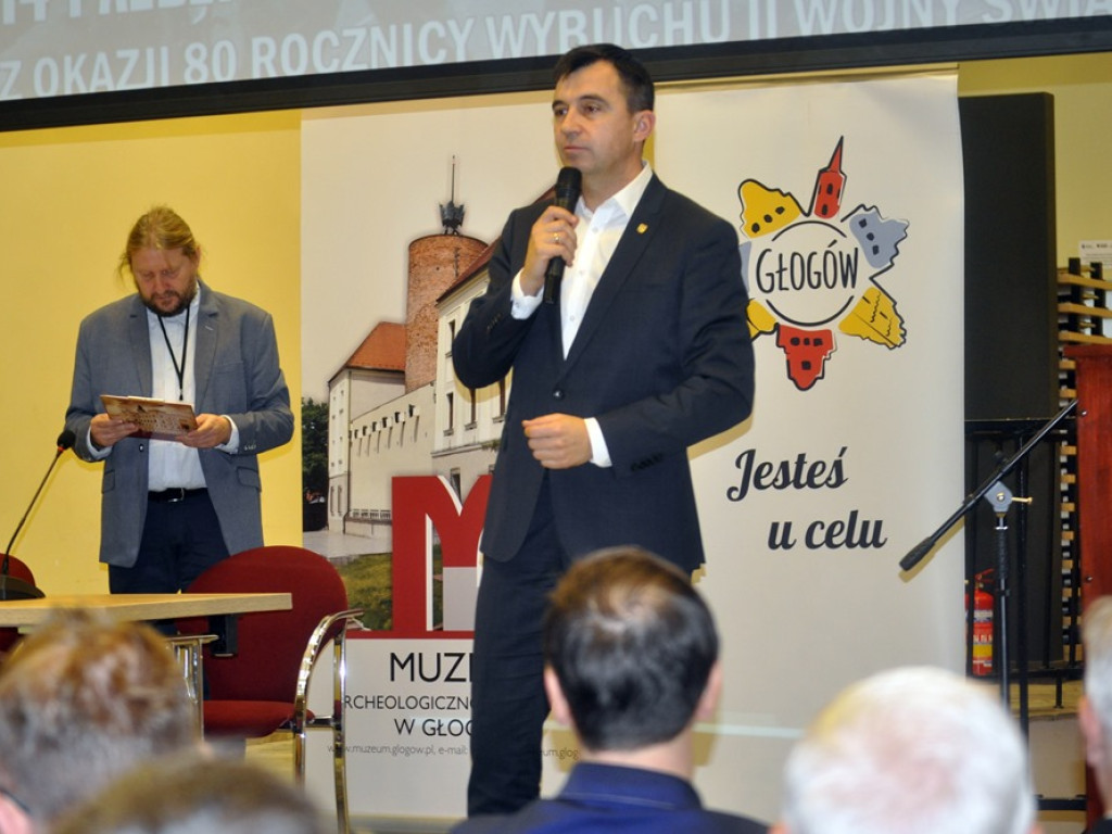Konferencja w muzeum i nagroda za działalność patriotyczną