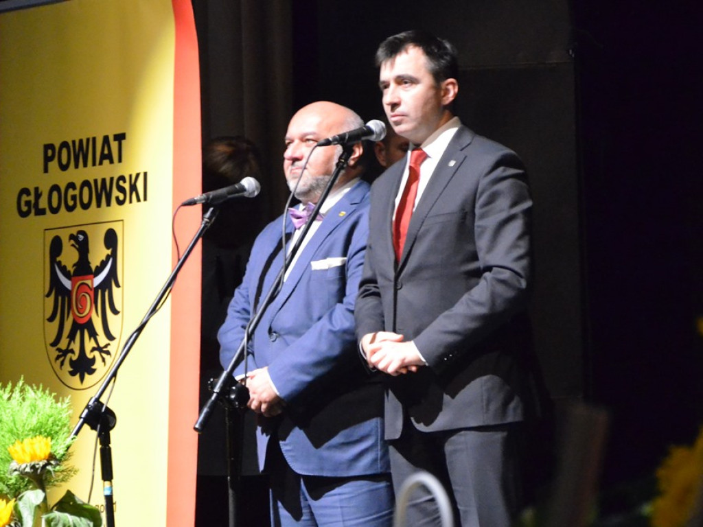 Nauczyciele świętowali Dzień Edukacji Narodowej. Były nagrody, życzenia i kwiaty