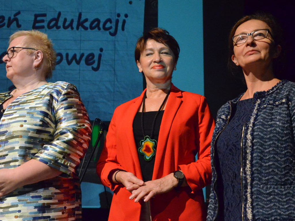 Nauczyciele świętowali Dzień Edukacji Narodowej. Były nagrody, życzenia i kwiaty