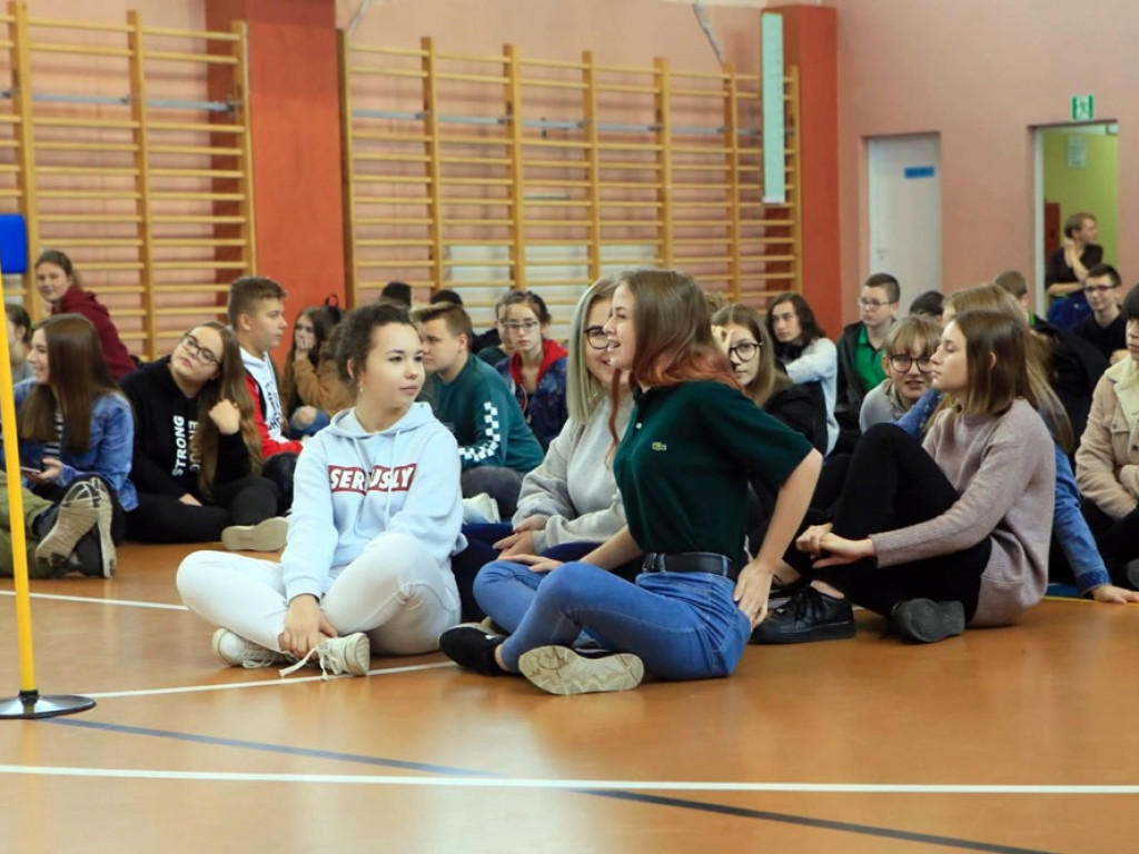 Uczniowie głogowskich szkół bili rekord w udzielaniu pierwszej pomocy