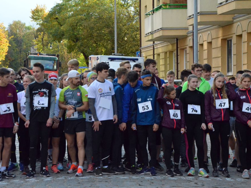 Ponad sto osób na starcie Biegu Papieskiego. Udział w nim wzięły całe rodziny
