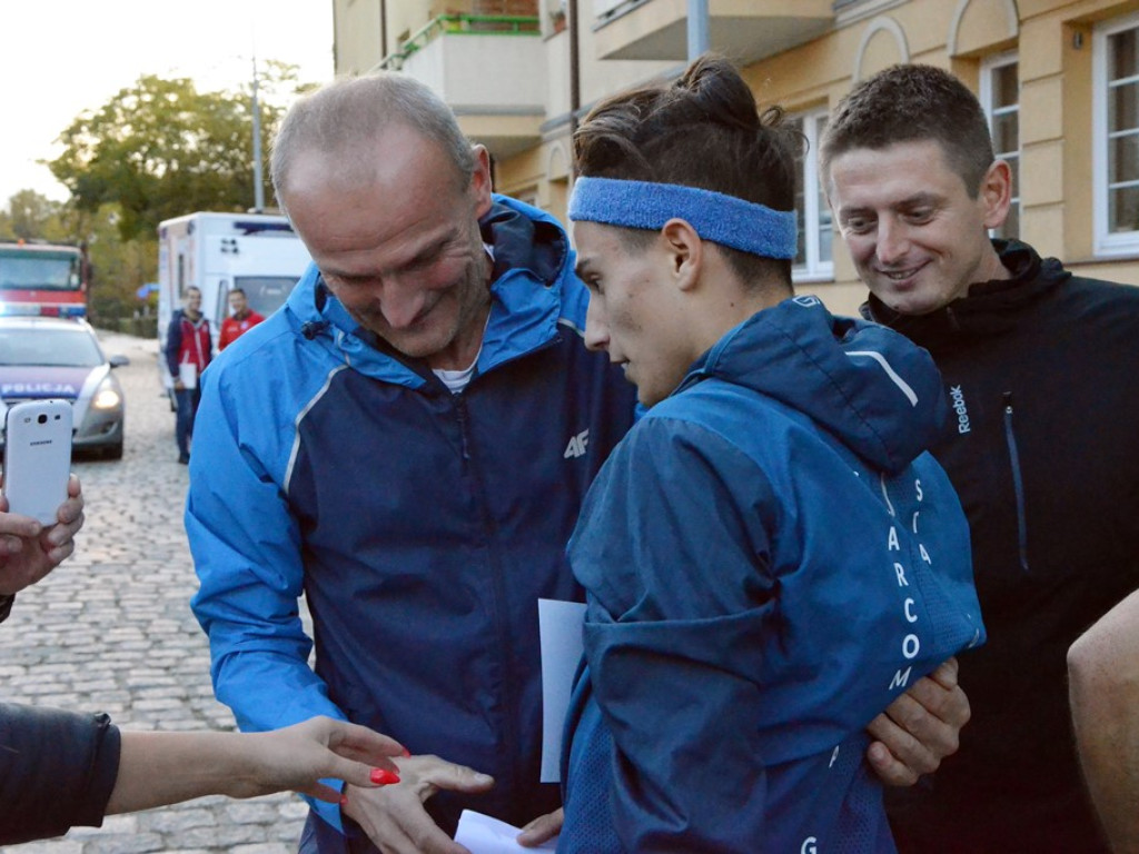 Ponad sto osób na starcie Biegu Papieskiego. Udział w nim wzięły całe rodziny