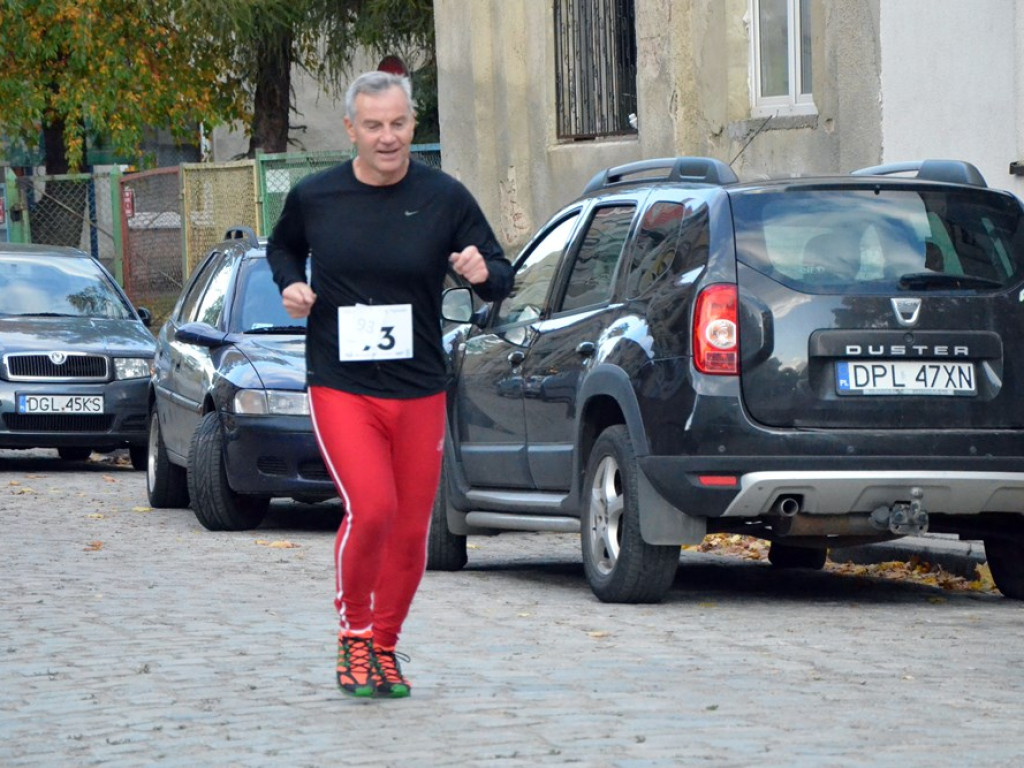 Ponad sto osób na starcie Biegu Papieskiego. Udział w nim wzięły całe rodziny