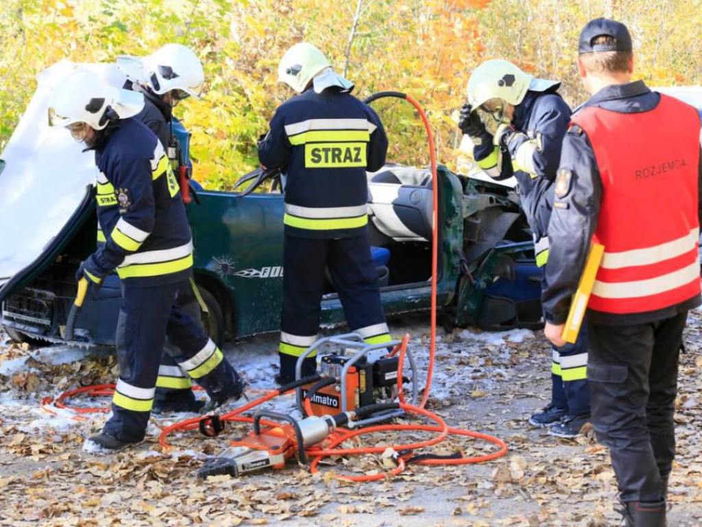 Pożar w dużym zakładzie i wypadek samochodowy! Z tym musieli się podczas ćwiczeń zmierzyć strażacy