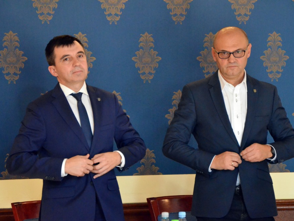 Radni tupnęli nogą, uderzyli ręką w stół. Kłótnia o Chrobrego skończyła się... zwycięstwem na boisku