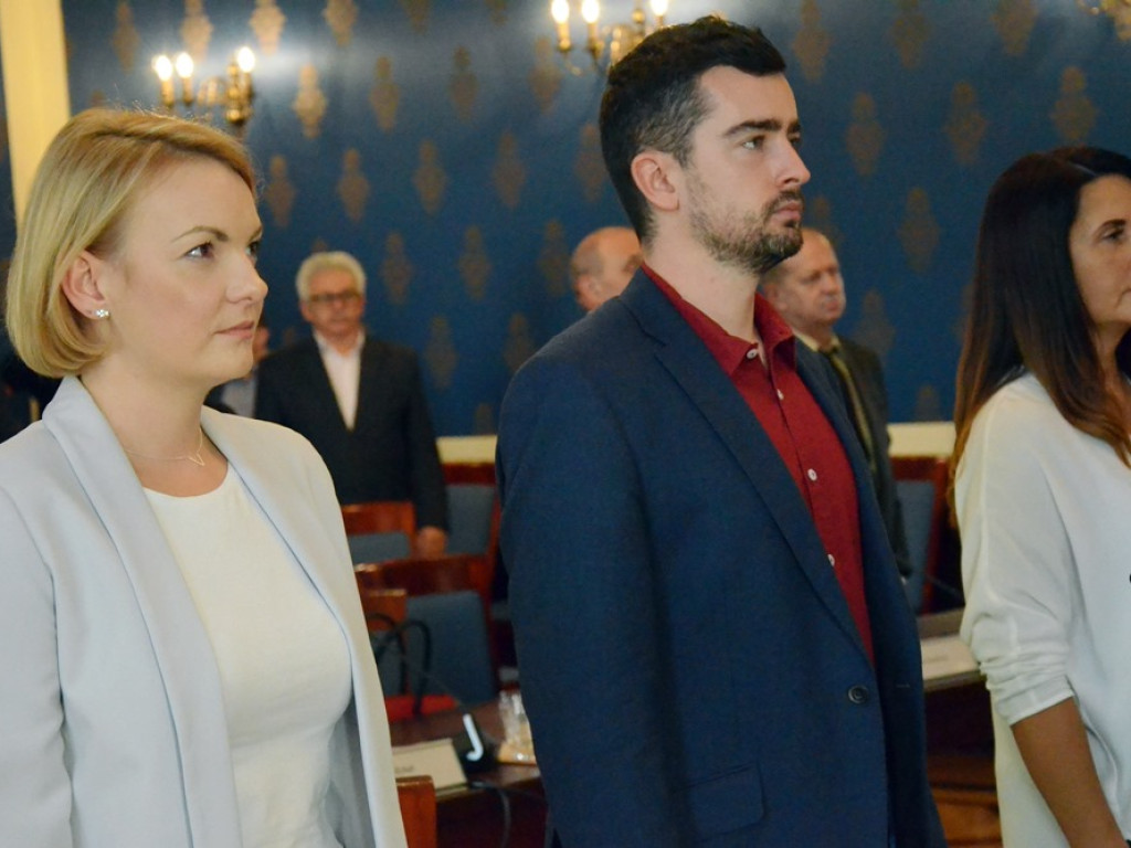 Radni tupnęli nogą, uderzyli ręką w stół. Kłótnia o Chrobrego skończyła się... zwycięstwem na boisku