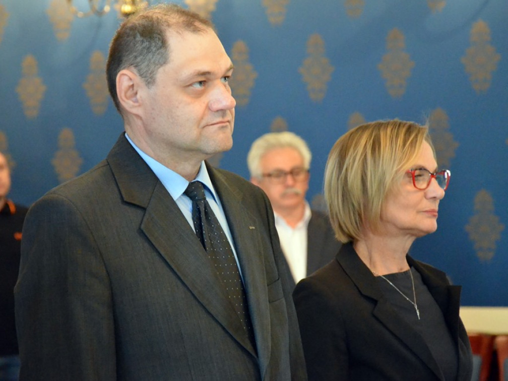 Radni tupnęli nogą, uderzyli ręką w stół. Kłótnia o Chrobrego skończyła się... zwycięstwem na boisku