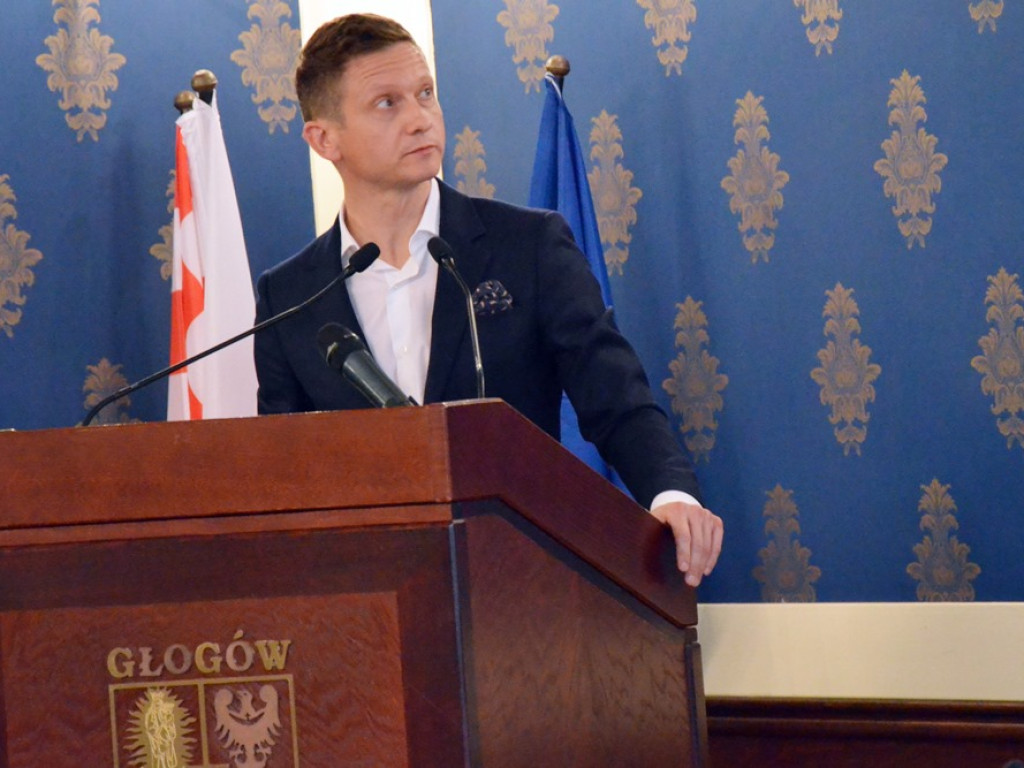Radni tupnęli nogą, uderzyli ręką w stół. Kłótnia o Chrobrego skończyła się... zwycięstwem na boisku