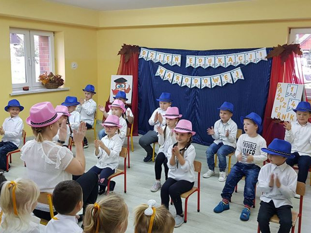 Zwinne Wiewiórki i Mądre Sówki wystąpiły z okazji Dnia Edukacji Narodowej w Chociemyśli