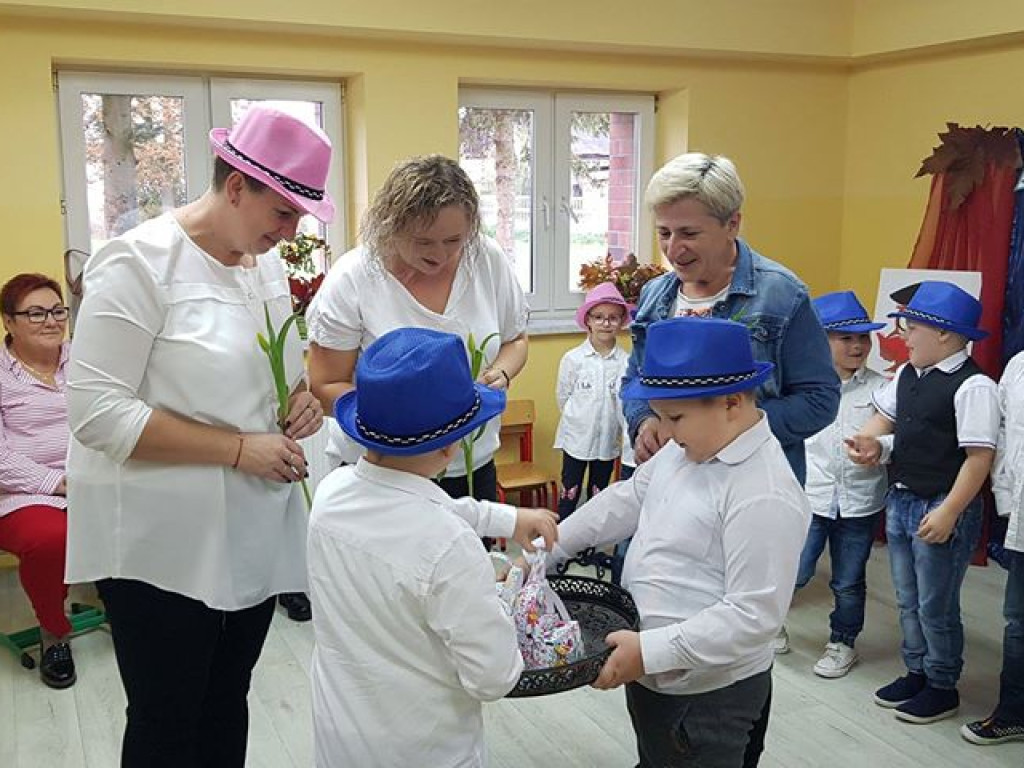 Zwinne Wiewiórki i Mądre Sówki wystąpiły z okazji Dnia Edukacji Narodowej w Chociemyśli