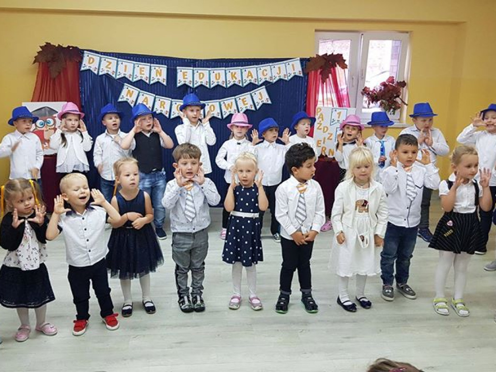 Zwinne Wiewiórki i Mądre Sówki wystąpiły z okazji Dnia Edukacji Narodowej w Chociemyśli