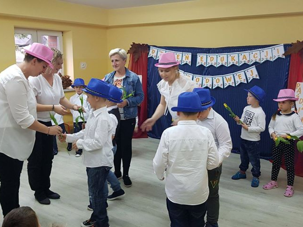 Zwinne Wiewiórki i Mądre Sówki wystąpiły z okazji Dnia Edukacji Narodowej w Chociemyśli