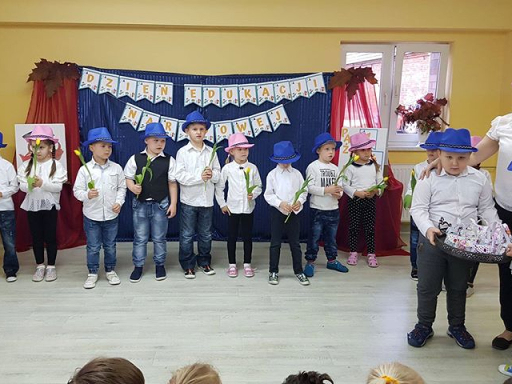 Zwinne Wiewiórki i Mądre Sówki wystąpiły z okazji Dnia Edukacji Narodowej w Chociemyśli