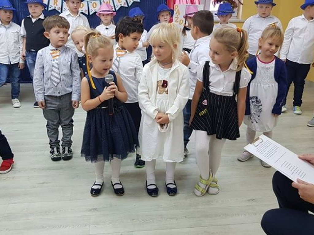 Zwinne Wiewiórki i Mądre Sówki wystąpiły z okazji Dnia Edukacji Narodowej w Chociemyśli