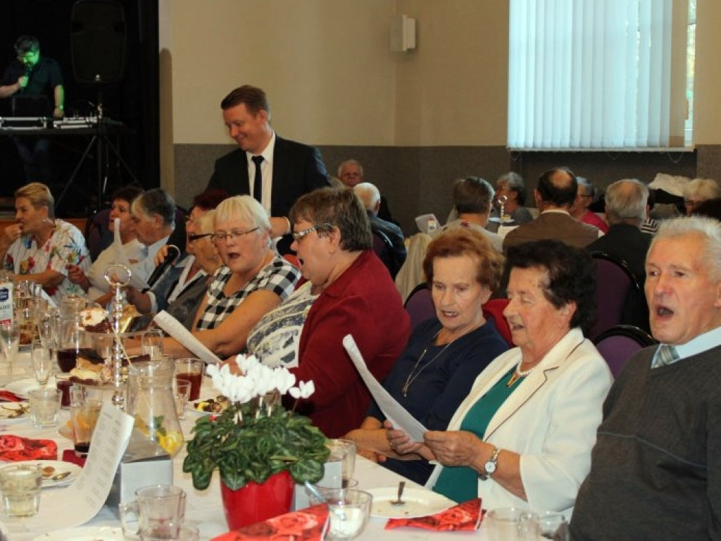 Seniorzy świętowali w Żukowicach. Wyśpiewali przeboje Anny Jantar