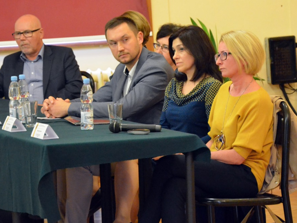 Nie skacz, porozmawiajmy...o samobójstwach na konferencji w liceum