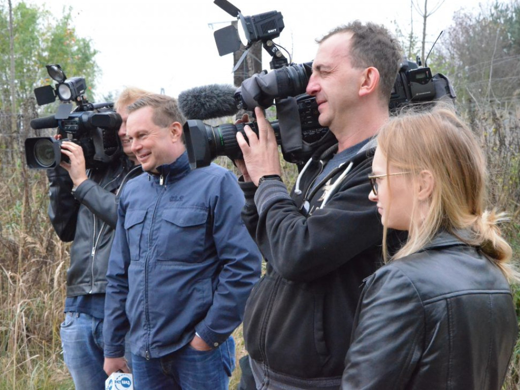 Mówi o nich cała Polska! Młodzi ludzie z Głogowa ocalili sześć szczeniaków. W Grochowicach jest TVN