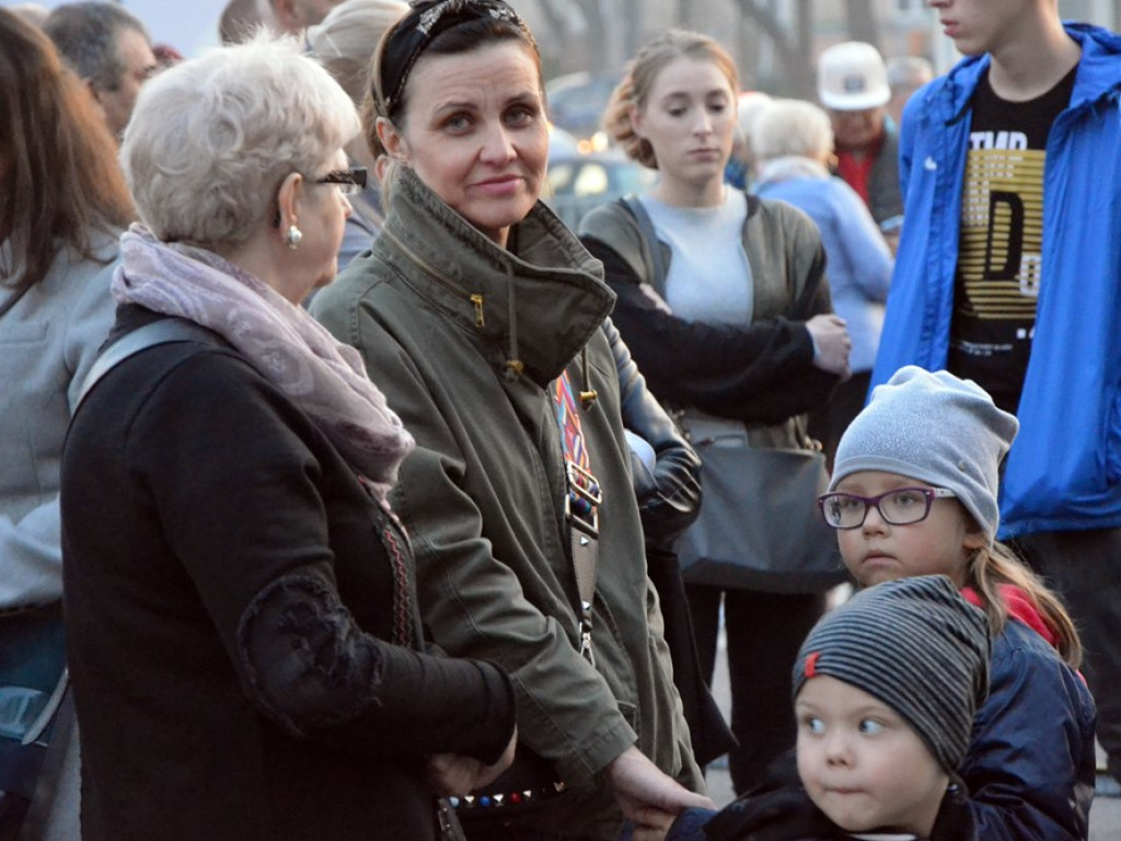 Boys na scenie i jest impreza. Disco-polo kończy huczny dzień pod galerią MultiBox