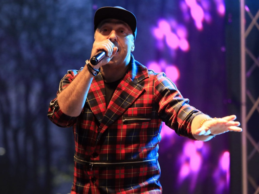 Boys na scenie i jest impreza. Disco-polo kończy huczny dzień pod galerią MultiBox