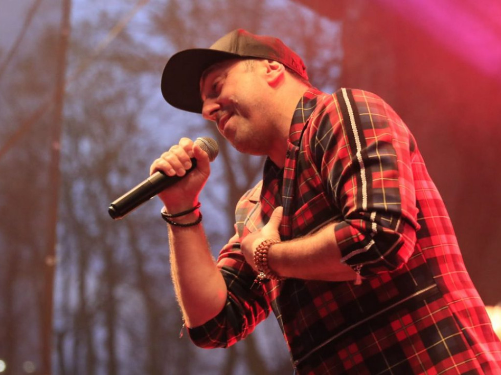 Boys na scenie i jest impreza. Disco-polo kończy huczny dzień pod galerią MultiBox