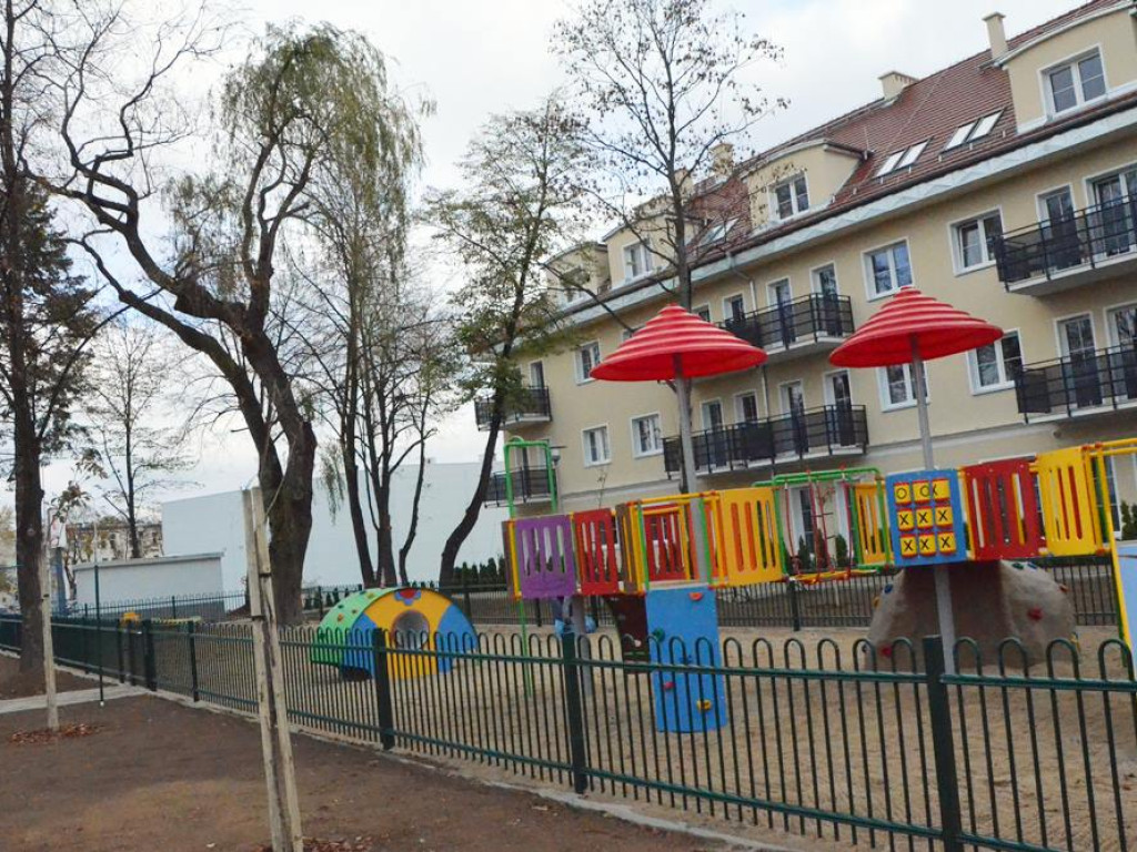 Przekazali klucze do mieszkań nowego TBS-u. Otwarty został też plac zabaw