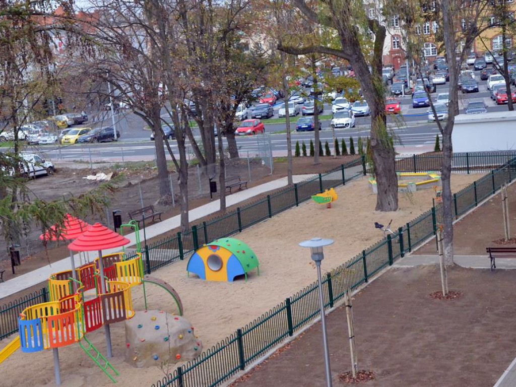 Przekazali klucze do mieszkań nowego TBS-u. Otwarty został też plac zabaw