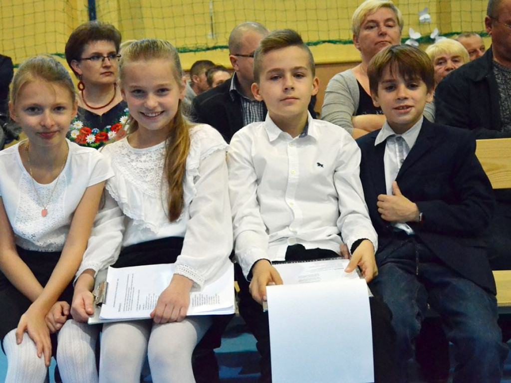 Witaj szkoło! Pasowanie uczniów klas pierwszych w miejskiej ósemce