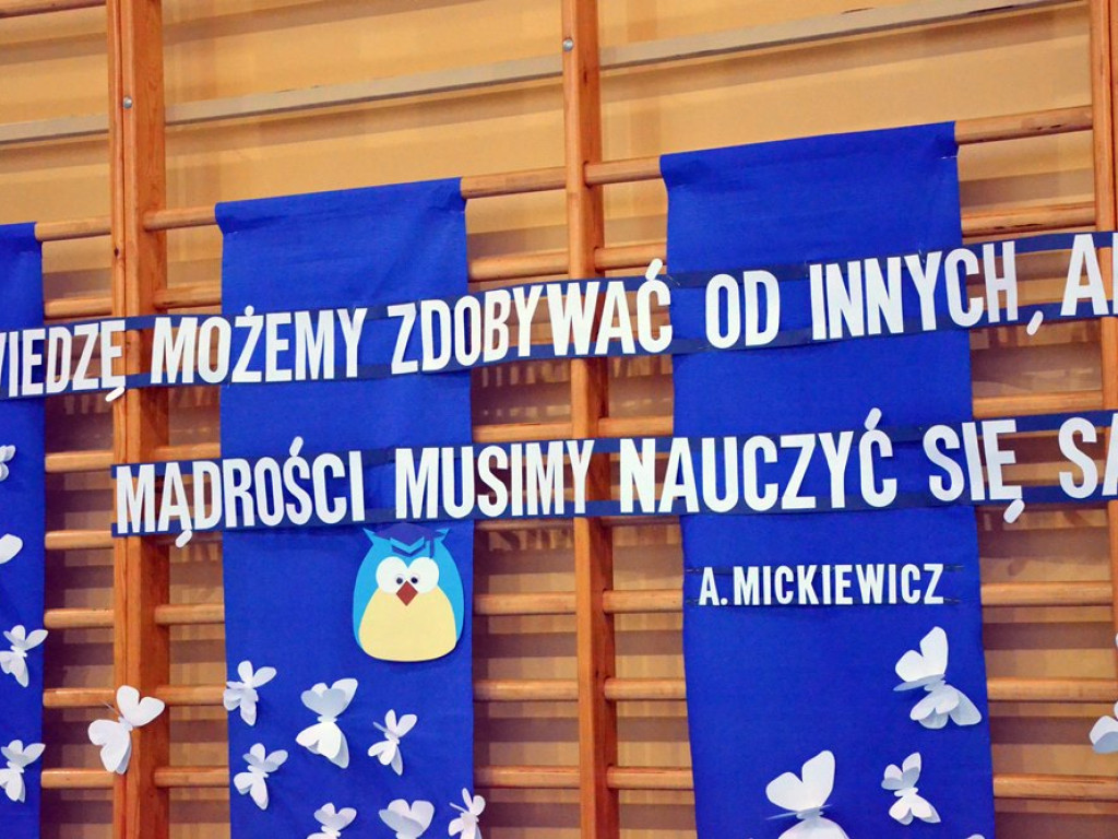 Witaj szkoło! Pasowanie uczniów klas pierwszych w miejskiej ósemce