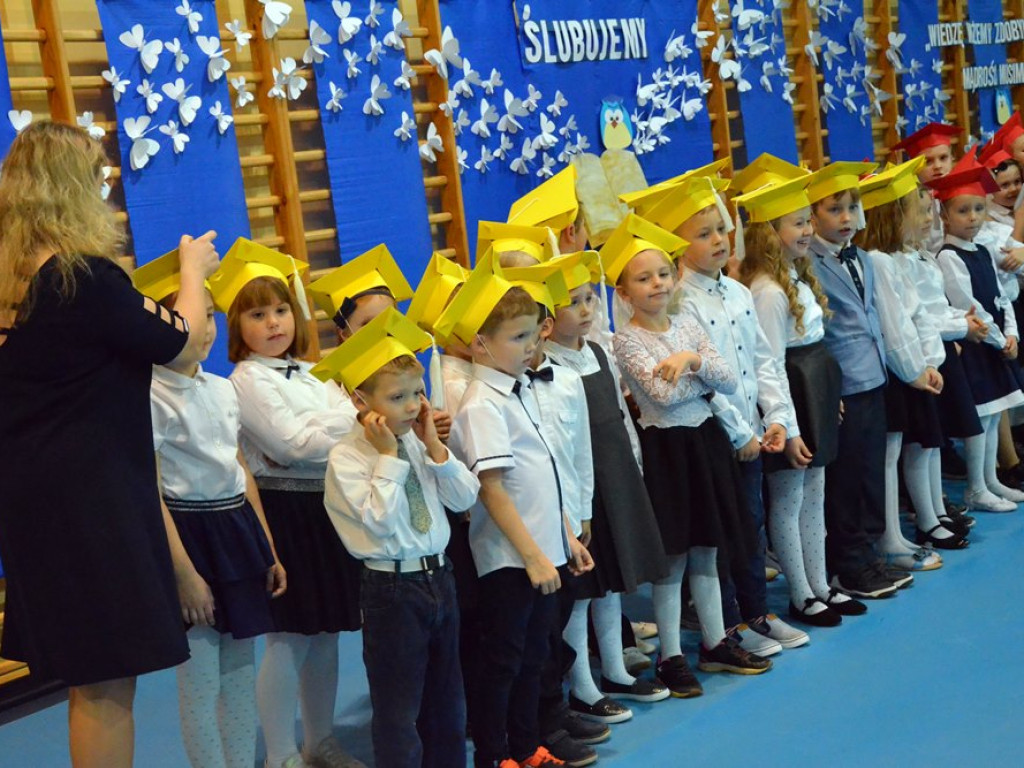 Witaj szkoło! Pasowanie uczniów klas pierwszych w miejskiej ósemce